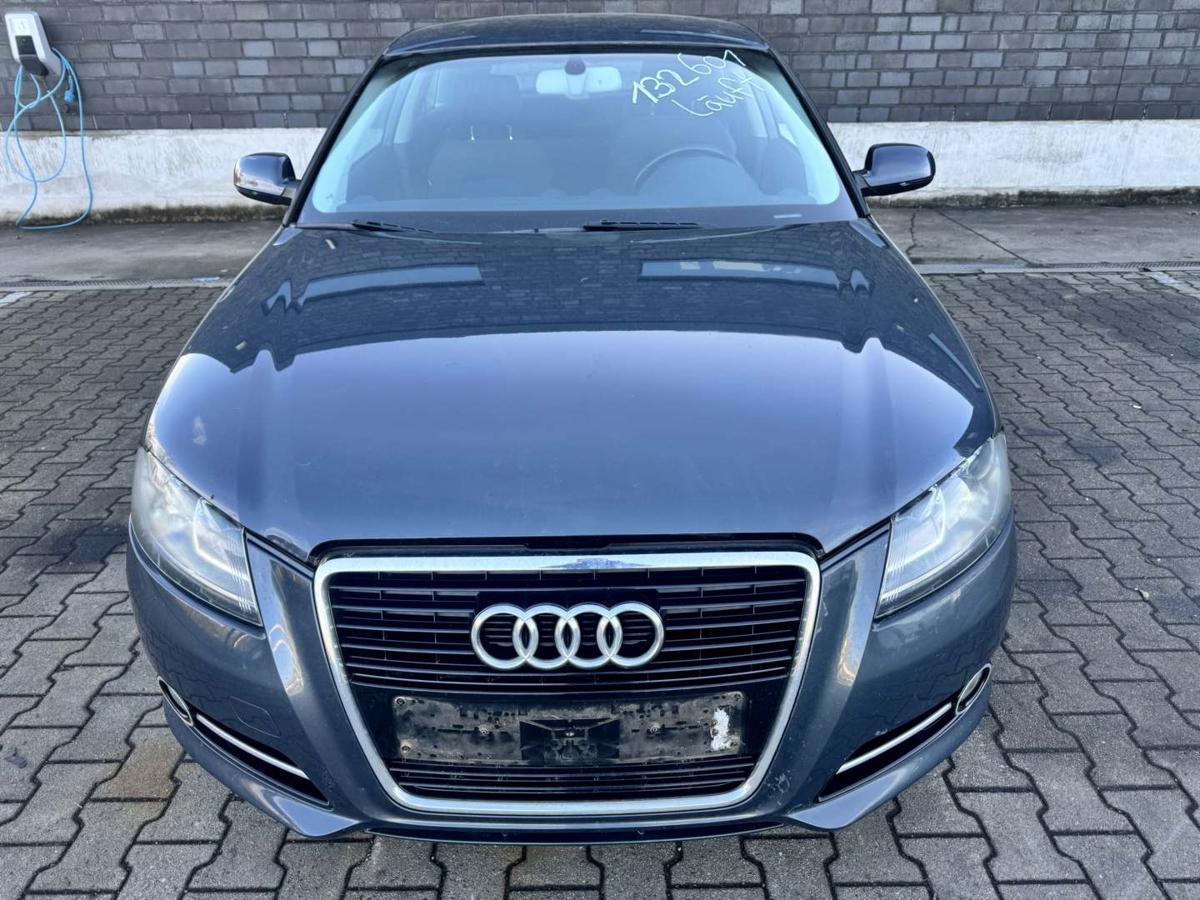 Audi A3 8P original Sto&szlig;stange Heckklappe mitt Heckscheibe LZ7H Meteorgrau 3-T&uuml;rer Bj.2011